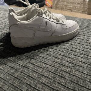 Kids white air force one size 4.5Y